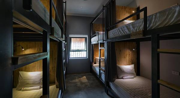 Trang thiết bị đầy đủ trên mỗi giường 9 Station Hostel Phú Quốc