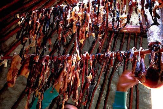 Thịt khô phơi gió đặc sản độc đáo trong ẩm thực Tây Tạng