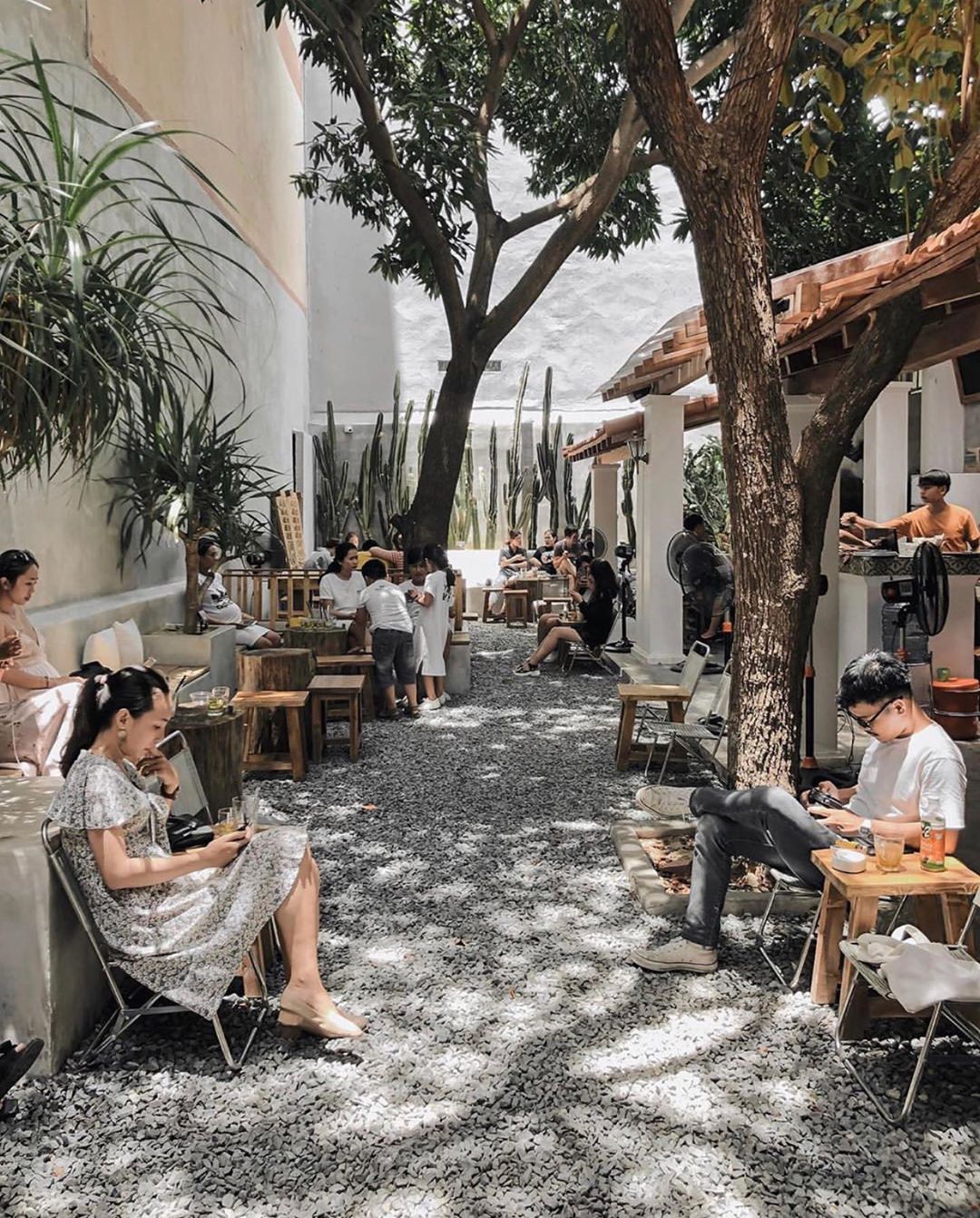 Không gian mở quán cafe Đà Nẵng ADOR Coffee