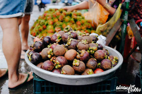Trái cây tươi tại chợ Dương Đông