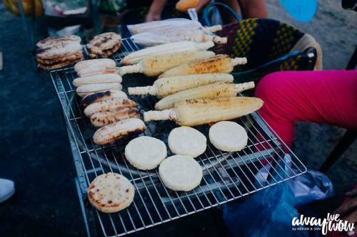 Ra tới bãi biển Dinh Cậu, có một món bạn không thể không ăn, đó là chuối nướng mỡ hành. Chuối nướng nóng hổi, chấm với miếng mỡ hành được nêm nếm vừa tay mà Adrian ví rằng "hoàng hôn có đẹp tới đâu cũng không thể thiếu chuối nướng".