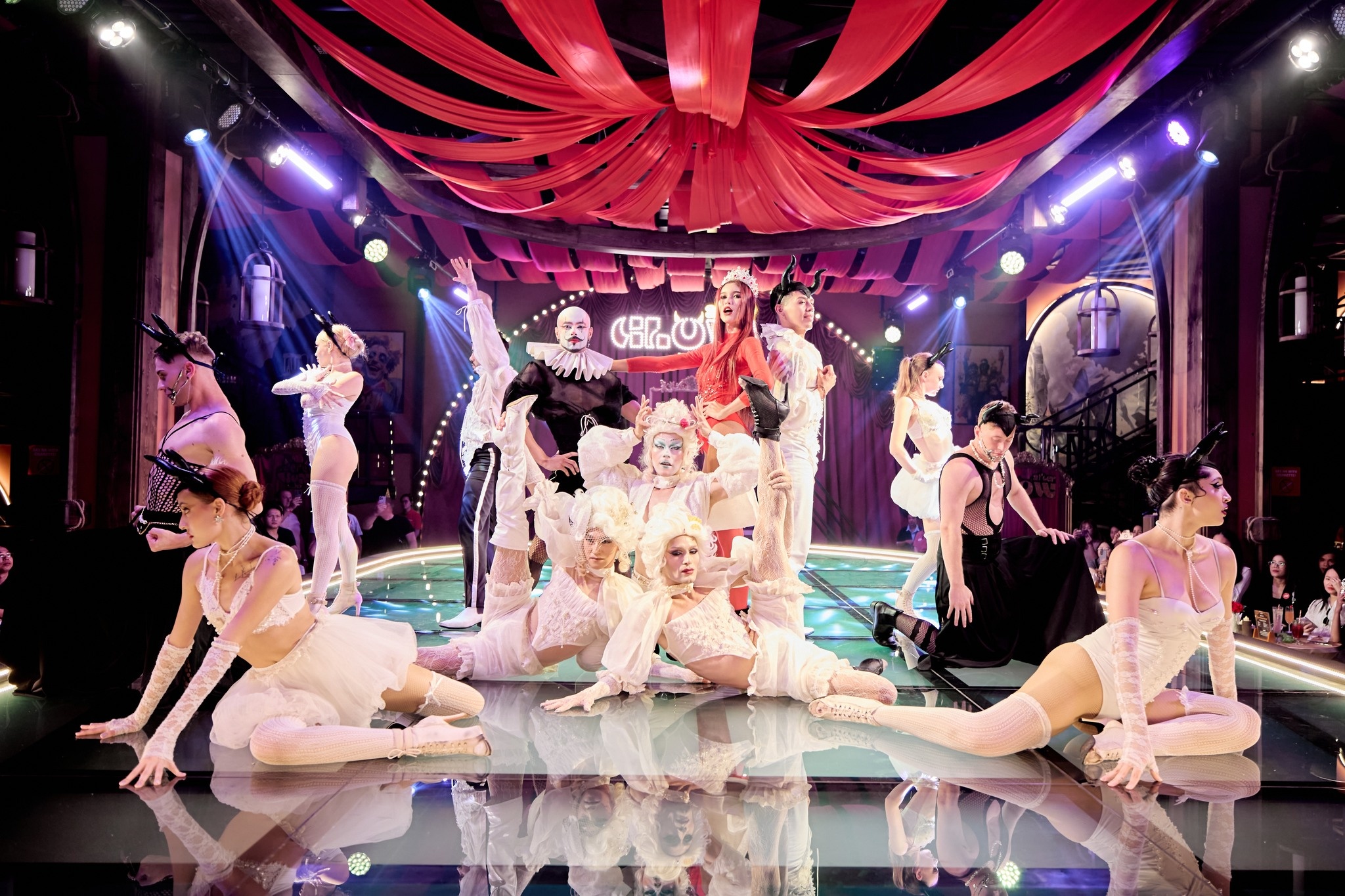 After Glow Bà Nà Hills: Show Cabaret 18+ đầu tiên tại Đà Nẵng siêu hút khách