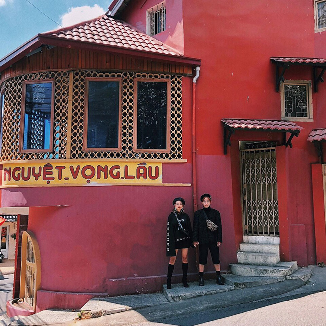 ai-bao-da-lat-chi-hop-style-mo-mong-cool-ngau-nhu-doi-ban-than-nay-van-co-ca-ro-anh-than-thai-ivivu-7