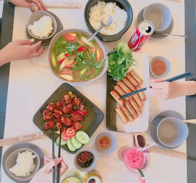 Đồ ăn thì miễn chê nhé.