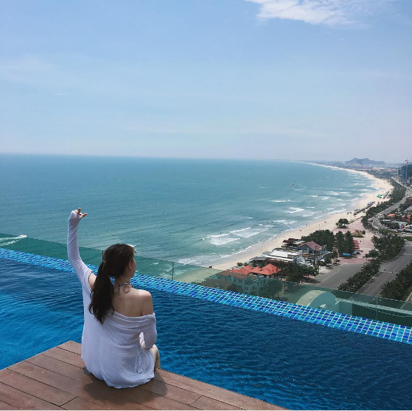 Sàn gỗ nổi A La Carte Đà Nẵng Beach