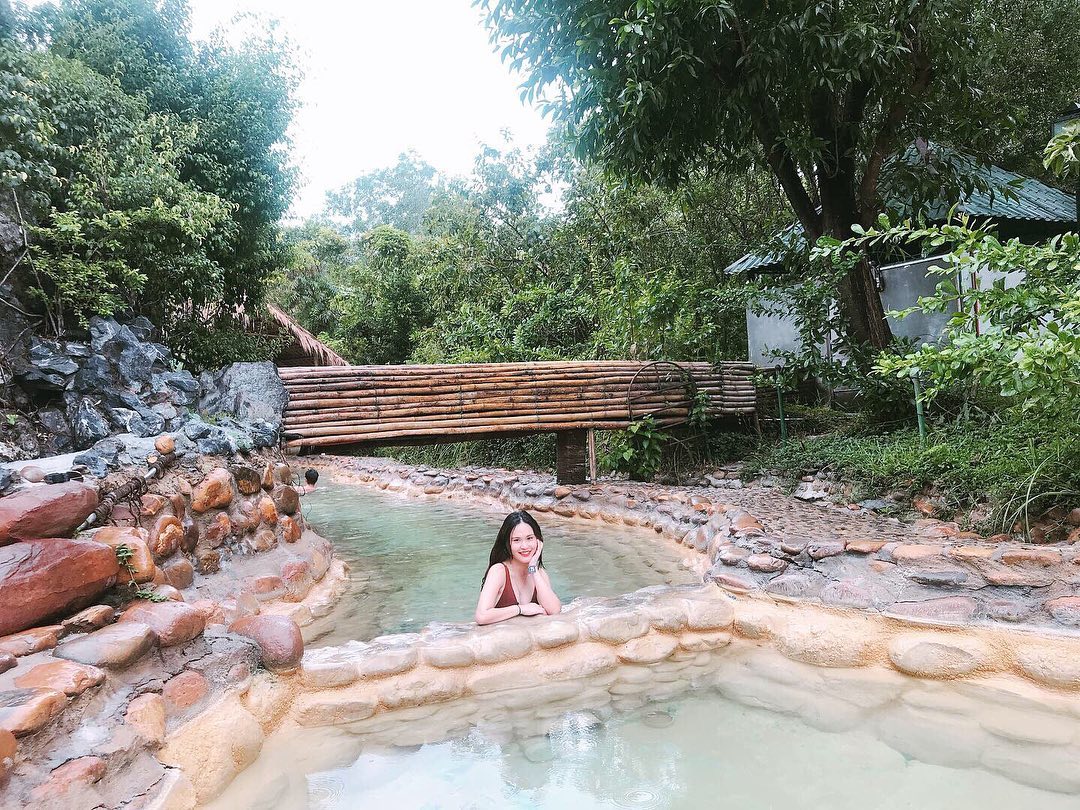 Bể tắm Onsen phong cách Nhật Bản tại Alba Wellness Huế