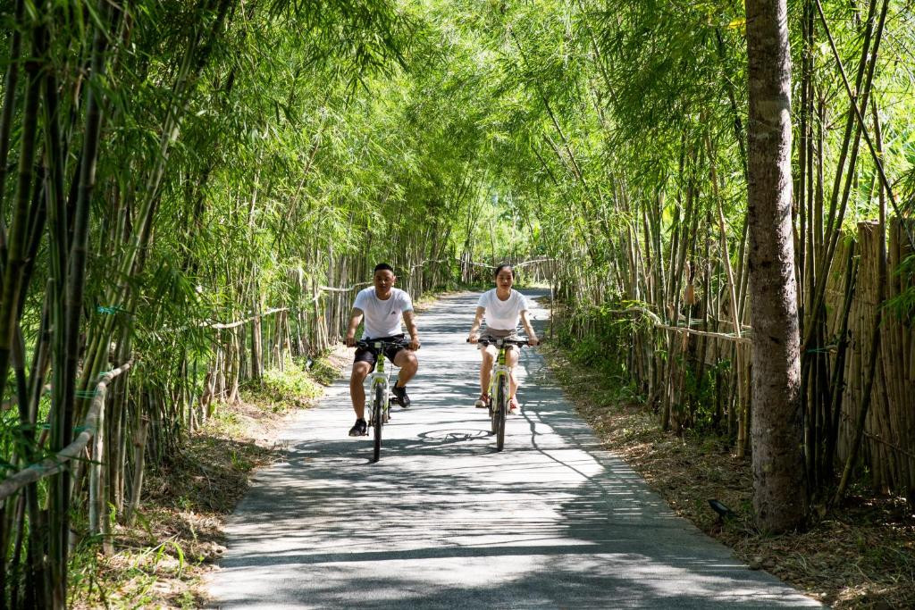 Hoạt động đạp xe khám phá thiên nhiên