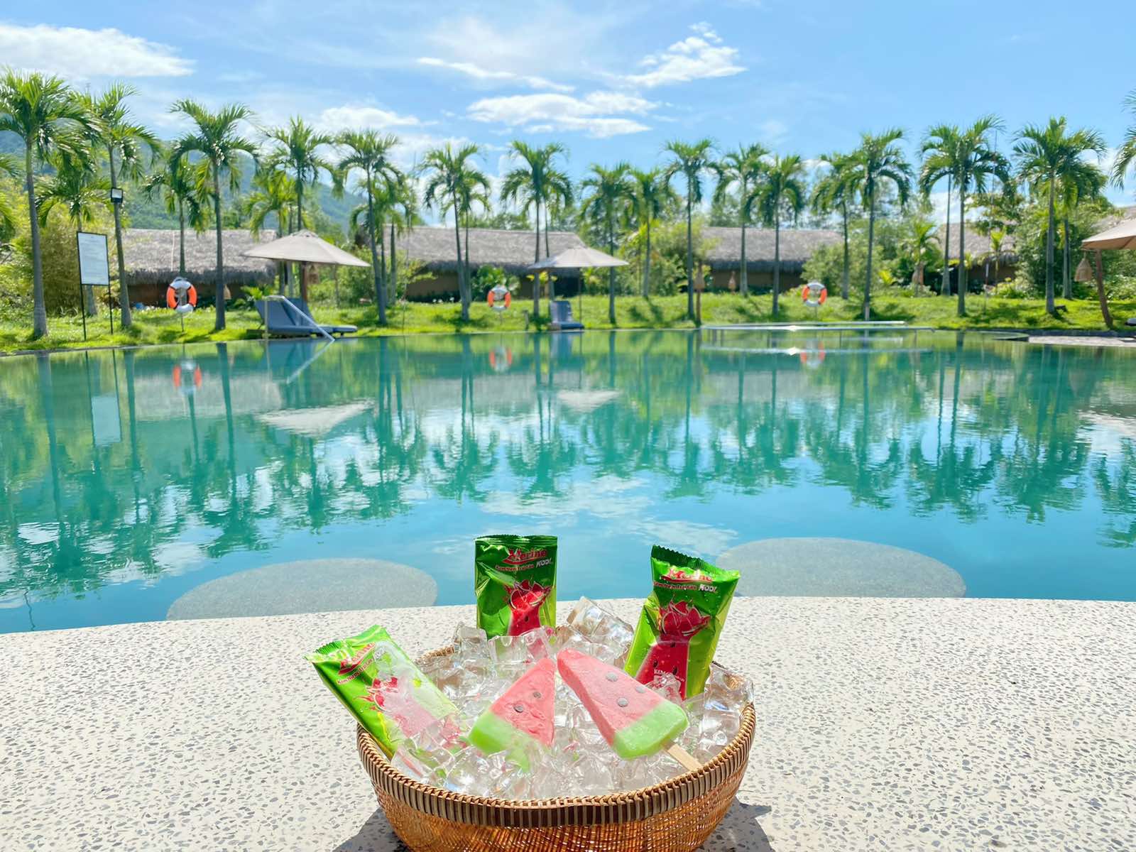 Thư giãn tại Pool Bar Alba Wellness Valley by Fusion Huế