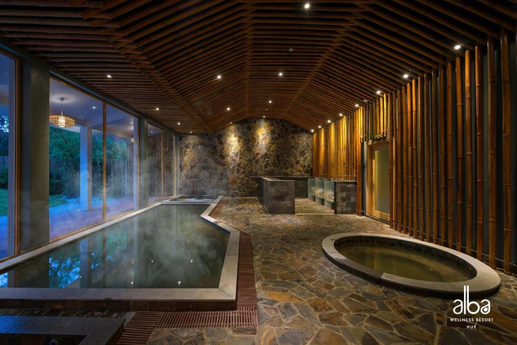 Phòng tắm Onsen cao cấp tại Alba Wellness Valley by Fusion Huế