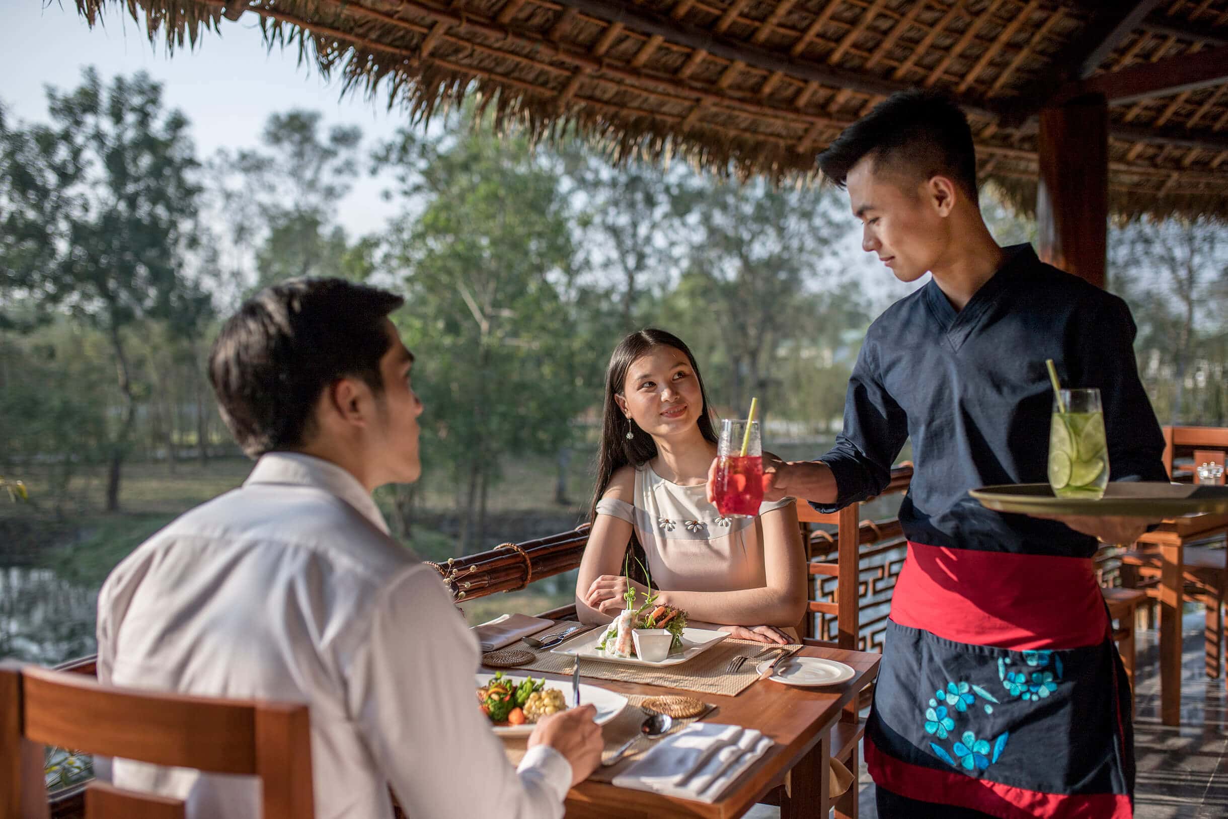 Thưởng thức ẩm thực ngoài trời tại Alba Wellness Valley by Fusion Huế