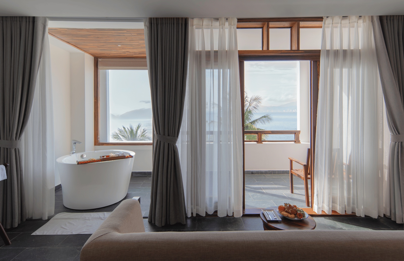 Phòng Executive Ocean Suite tại Alibu Nha Trang