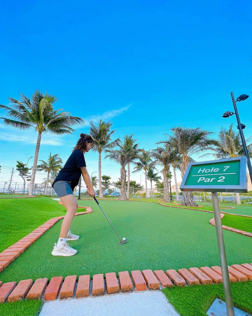 Sân golf mini tại Alma Cam Ranh