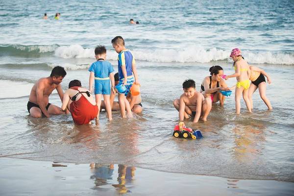 Thỏa thích vui đùa trên bãi biển riêng của Alma Oasis Long Hai