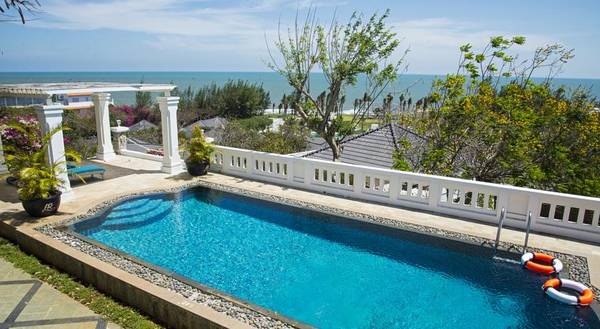 Hồ bơi ngoài trời tại khu nghỉ dưỡng Vũng Tàu
