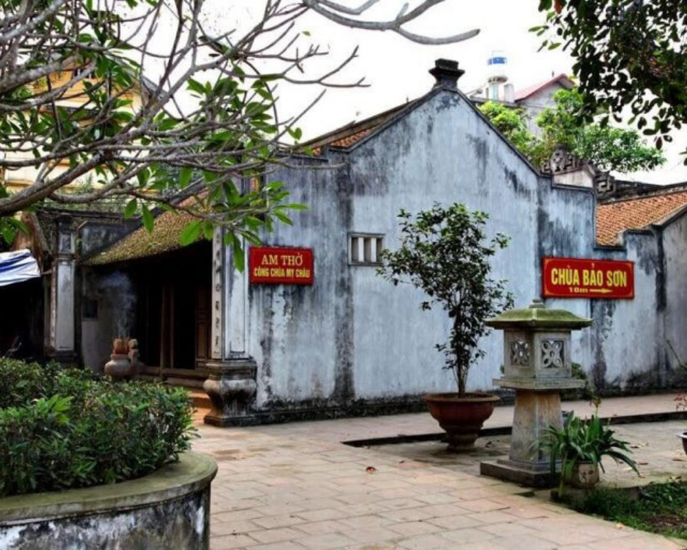 Am Bà Chúa tại Thành Cổ Loa Hà Nội