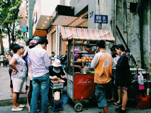 Năm quán bánh mì bán không ngừng tay ở Sài Gòn