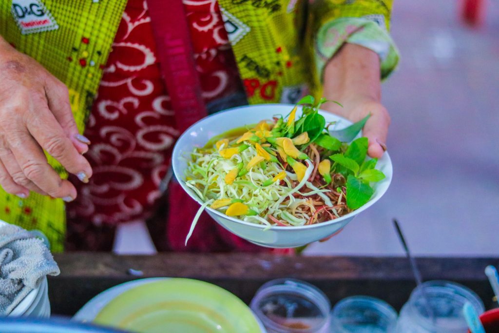 Rau ăn kèm bún cá Tân Châu