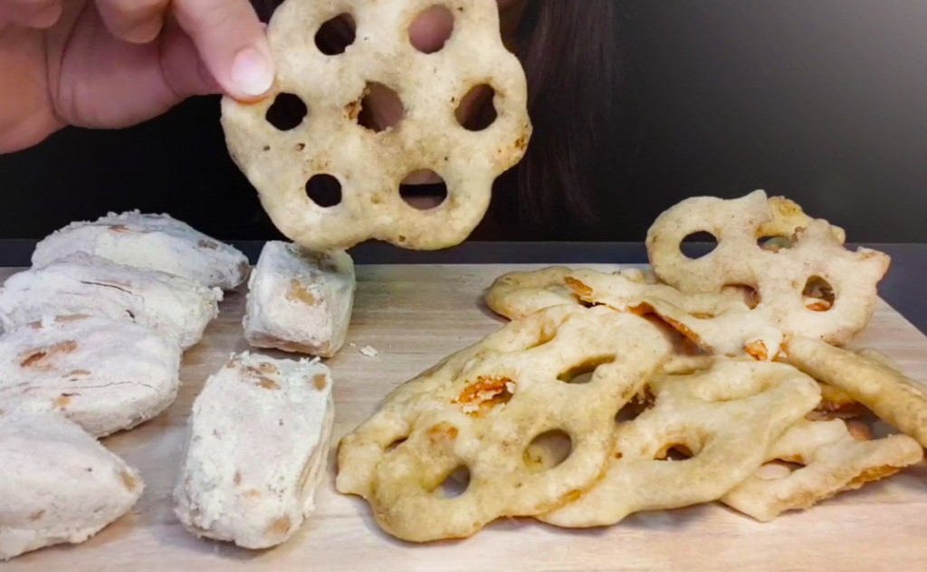 Kuih Cincin bánh chiên ẩm thực Brunei