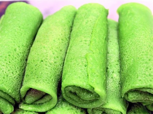 Kueh Lenggang bánh cuộn ẩm thực Brunei