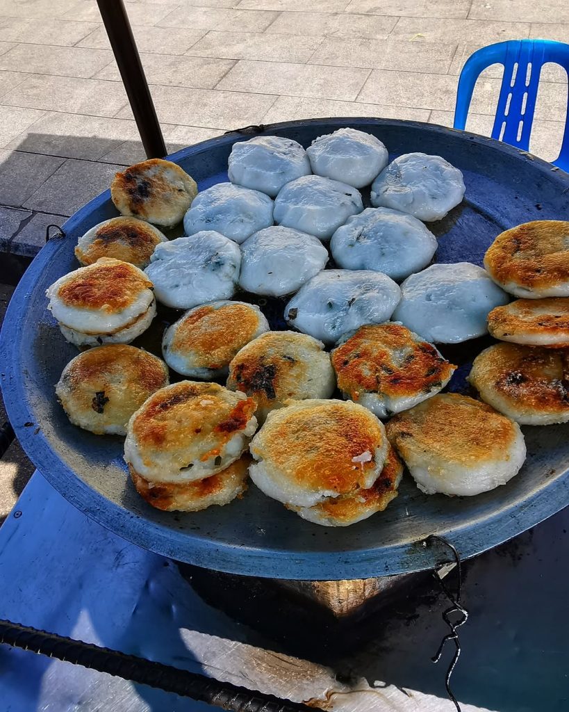Bánh hẹ Num kachay ẩm thực Campuchia