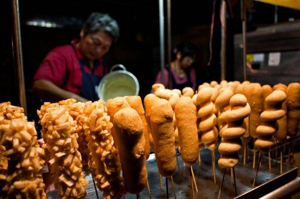 Xúc xích bọc bột Đài Bắc - Ẩm thực châu Á