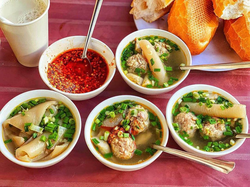 Bánh mì xíu mại đặc sản Đà Lạt