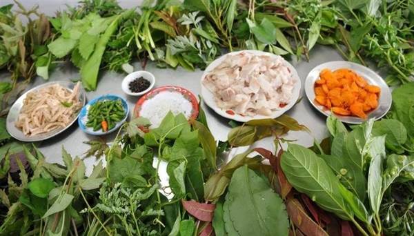 Món lẩu rau rừng lạ miệng.