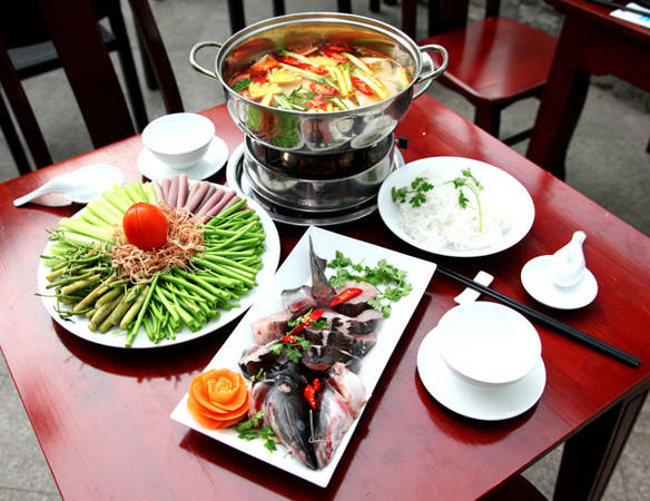 Cá Lăng có thể chế biến thành nhiều món, tuy nhiên ấn tượng nhất vẫn là món lẩu cá lăng.