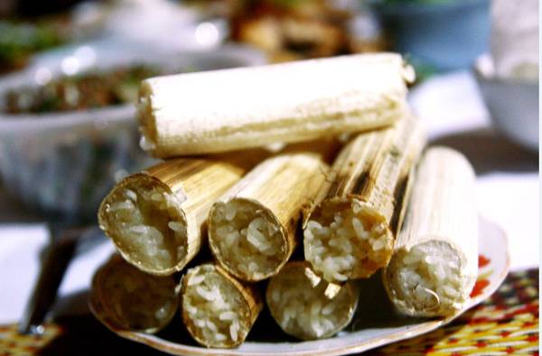 Cơm lam là món ăn nổi tiếng của người đồng bào ở bản Đôn.