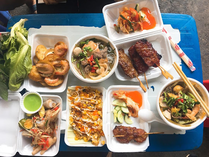Nhiều món ăn ngon ở hẻm 76.
