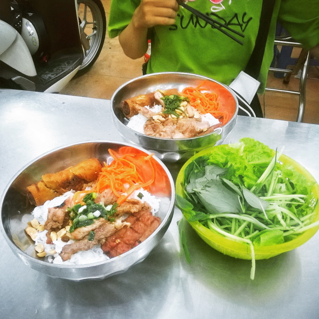 Bún thịt nướng khu Cô Giang. Ảnh: @do_puc