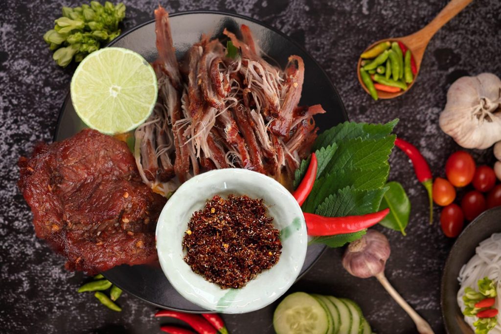 Bò một nắng muối kiến vàng ẩm thực Gia Lai