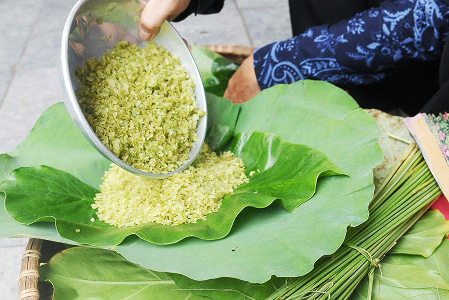 Cốm Mễ Trì gói lá sen hương vị mùa thu