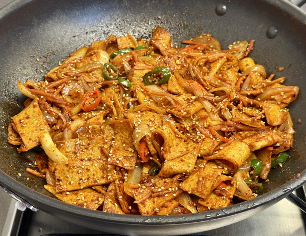 Chả cá xào hành tây dai ngọt đậm đà