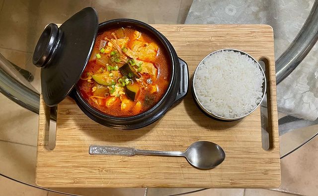 Sundubu-jjigae món hầm cay ẩm thực Hàn Quốc