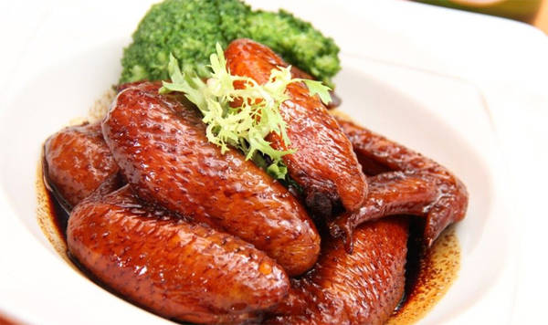 Vịt quay là một trong những món bắt đầu xuất hiện nhiều trong thời kỳ phát triển của Soy Sauce Western.