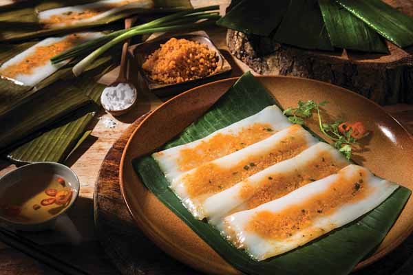 Bánh nậm Huế hấp trong lá chuối