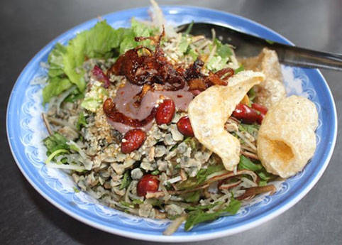 Du lịch Huế ăn gì mới đúng chất?