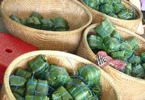 Bánh chưng Nhật Lệ.