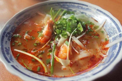 Hiếm khi khách bỏ sót nước dùng trong tô bánh canh ở quán bà Đợi.