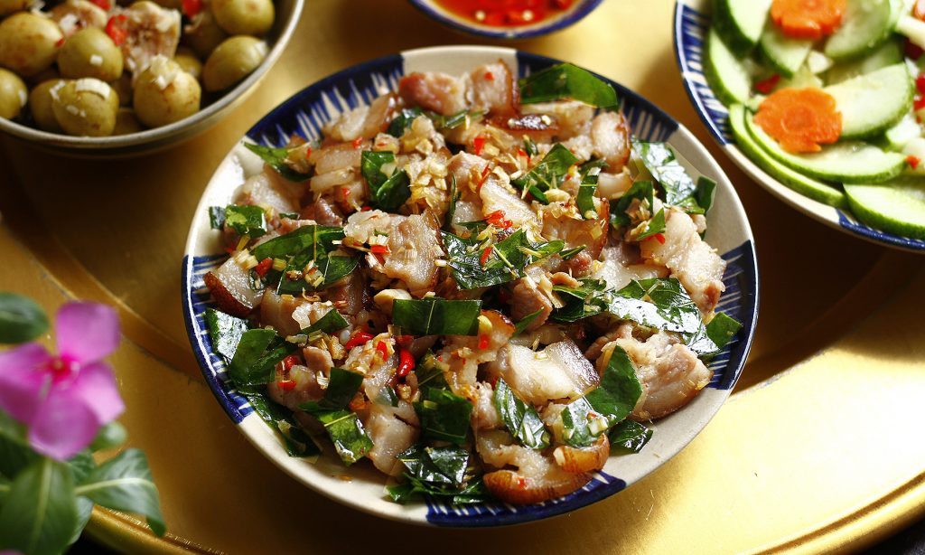 Lợn mán xào mắc mật đặc sản Lạng Sơn