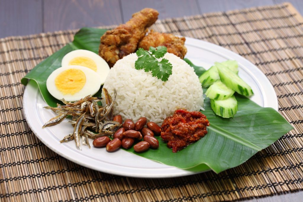 Nasi lemak món cơm truyền thống nổi tiếng của Malaysia