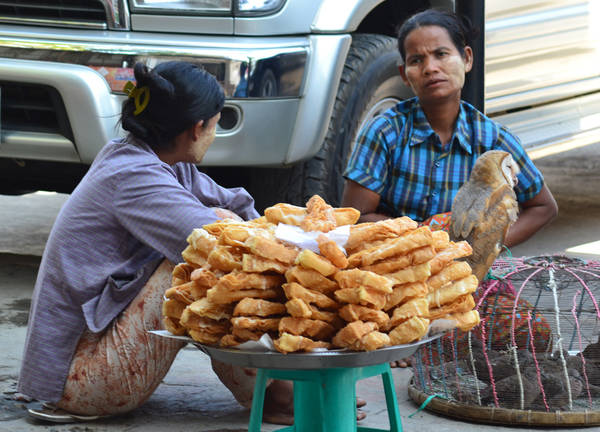 Các món bánh chiên giòn rụm trong ẩm thực Myanmar