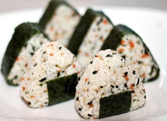 Cơm nắm Onigiri - ẩm thực Nhật Bản