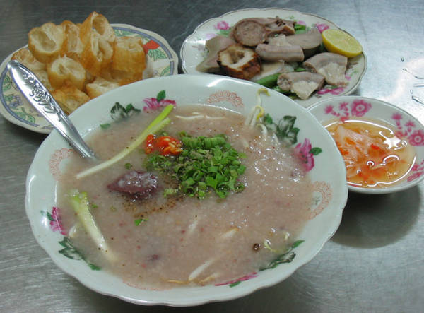 Cháo ngon trong ẩm thực Sài Gòn ngày mưa