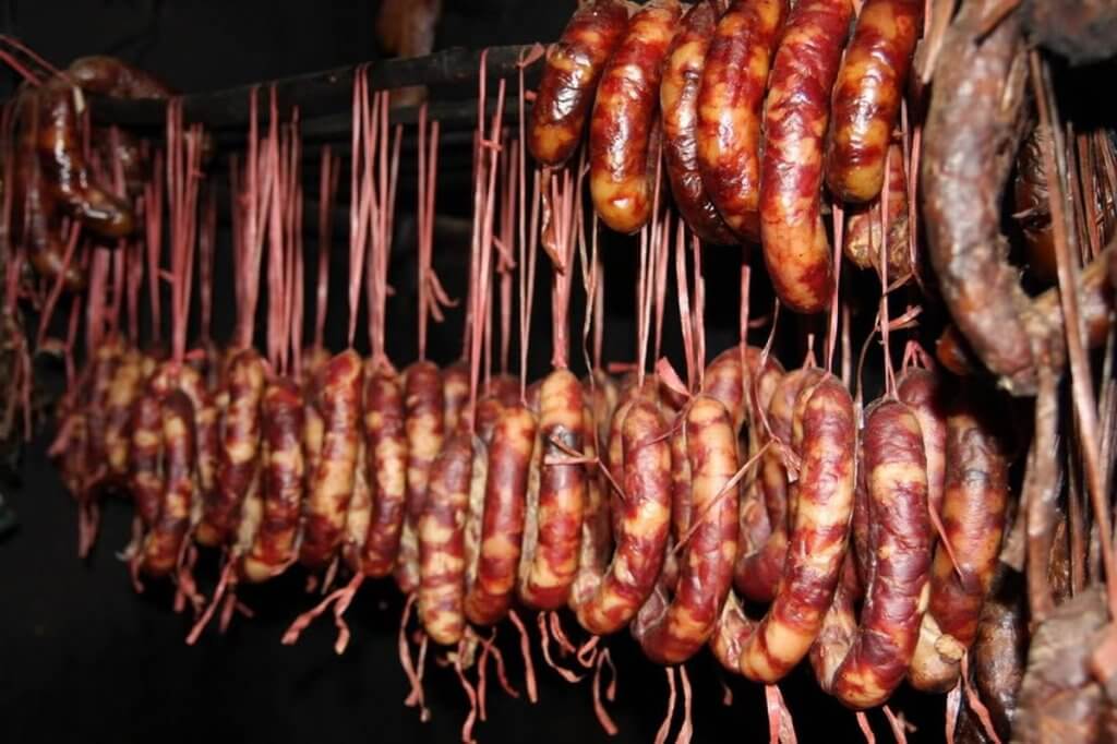Lạp xưởng Suối Khoáng đặc sản ẩm thực Tuyên Quang