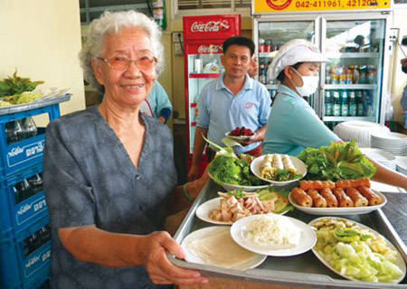 am-thuc-viet-noi-tieng-tren-dat-khach-1-ivivu