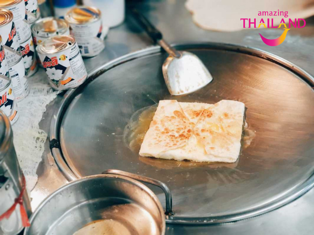 Bánh roti chuối món ăn Bangkok đường phố Bánh roti chuối món ăn Bangkok đường phố