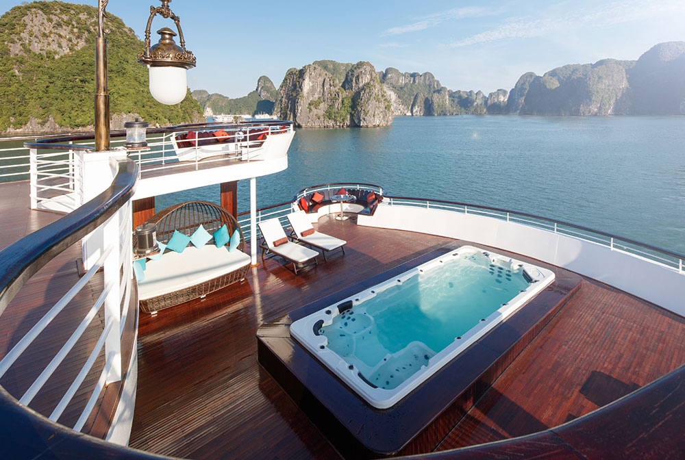 Khu vực giải trí Ambassador Day Cruise Hạ Long