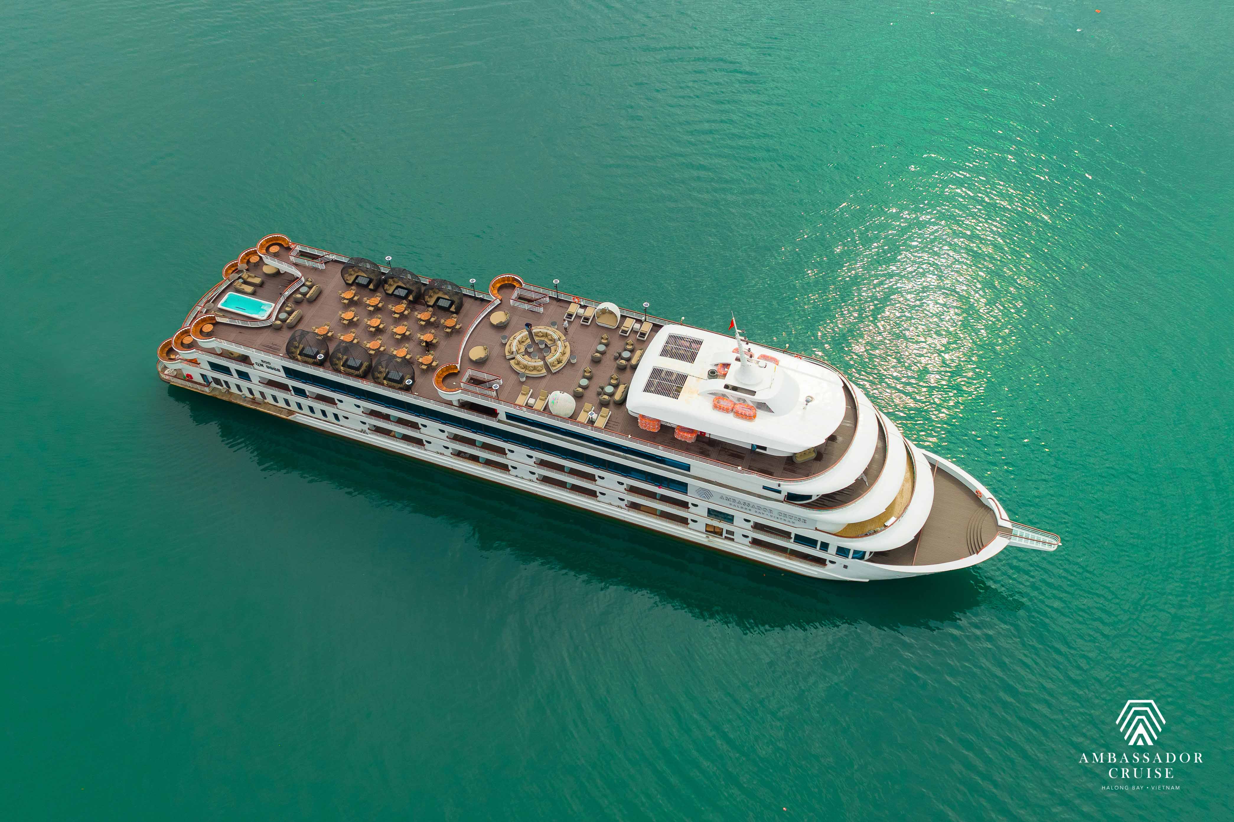 Ambassador Day Cruise Hạ Long thiết kế sang trọng